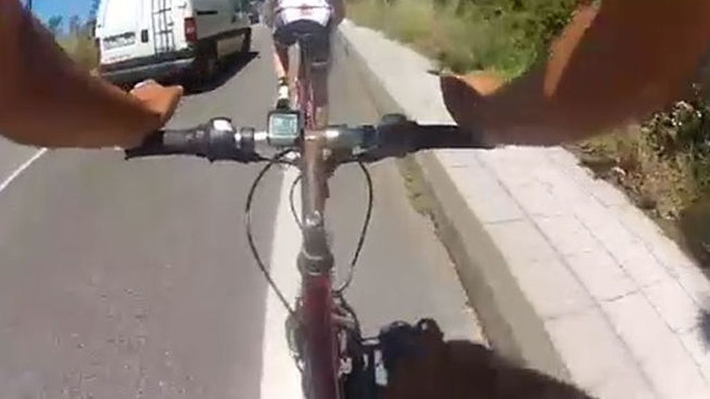 Ciclistas y conductores, difícil convivencia en las carreteras