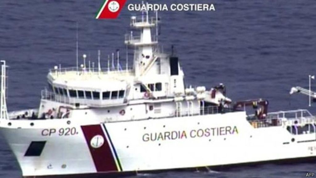 Un barco naufraga frente a las costas de Libia con 700 inmigrantes