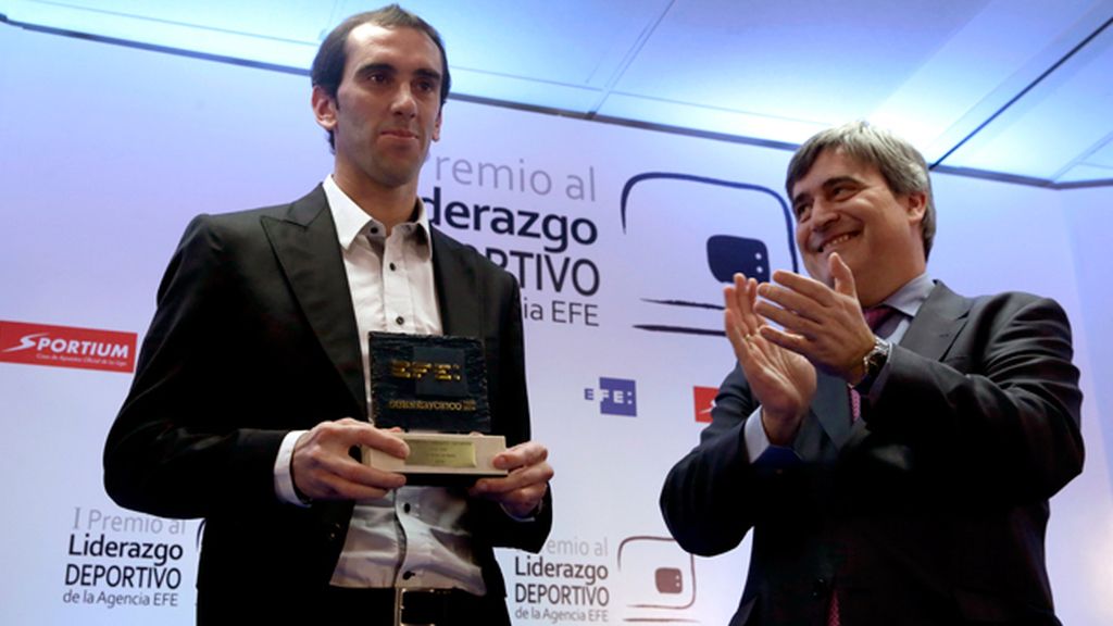 Godín recibe el premio al Liderazgo Deportivo