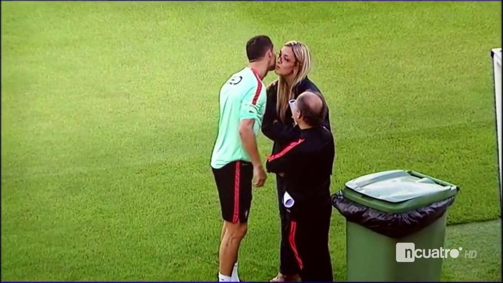 Cristiano intenta ligar con una periodista y le da calabazas: “Prefiero a Zlatan”