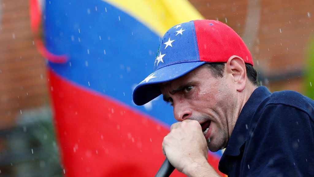 La oposición venezolana da un paso más para sacar a Maduro del poder