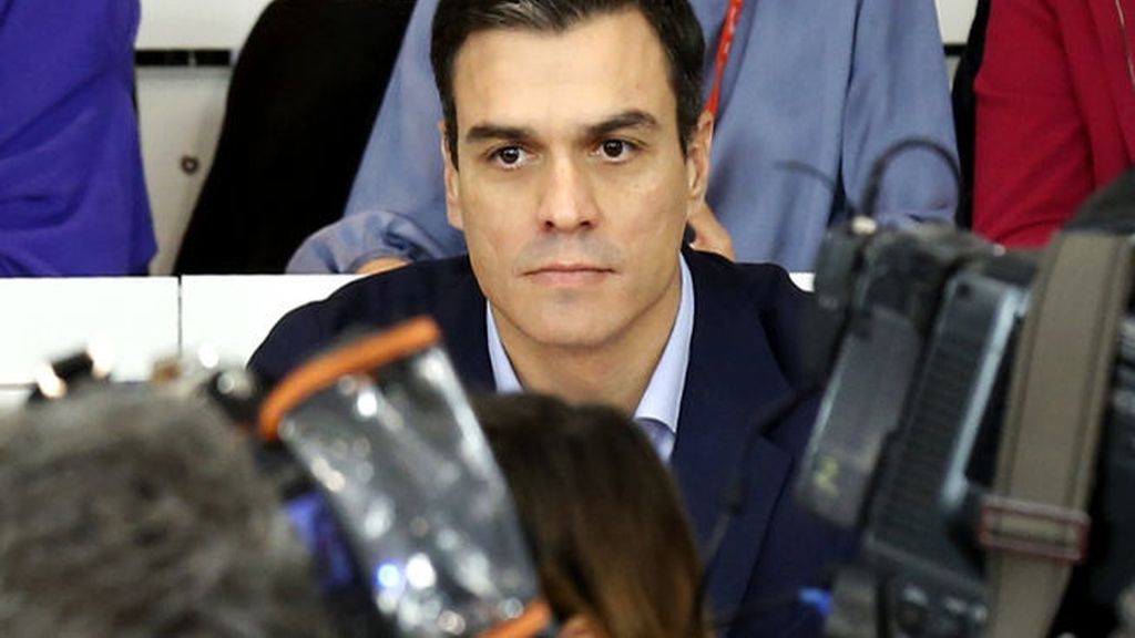 Sánchez respalda pero no apoyará a Rajoy en su investidura a pesar del desafío catalán