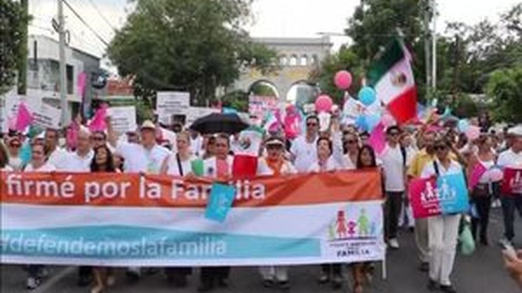 Multitudinarias manifestaciones en México en contra del matrimonio gay