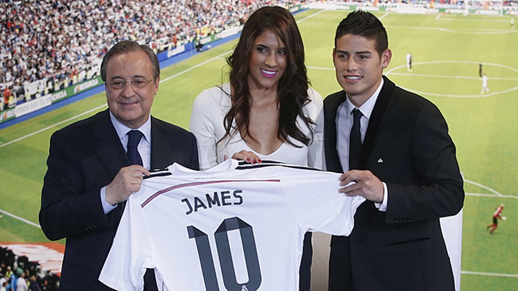 Presentación por todo lo alto de James Rodríguez en el palco del Santiago Bernabéu