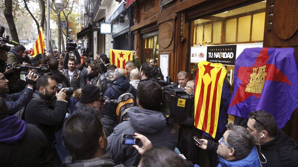 La CUP, ERC y EnComúPodem apoyan a los detenidos por quemar fotos del Rey