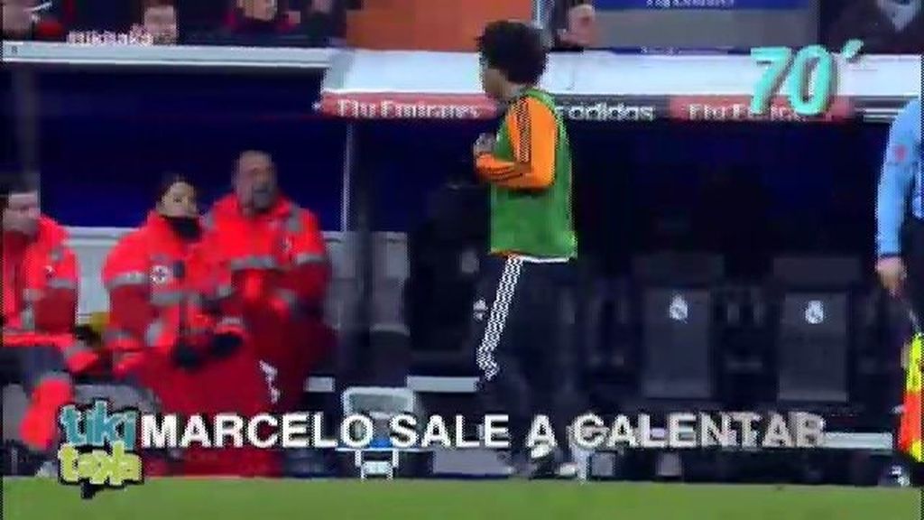 Ancelotti mandó calentar a Marcelo… y éste se fue de paseo por la banda del Bernabéu