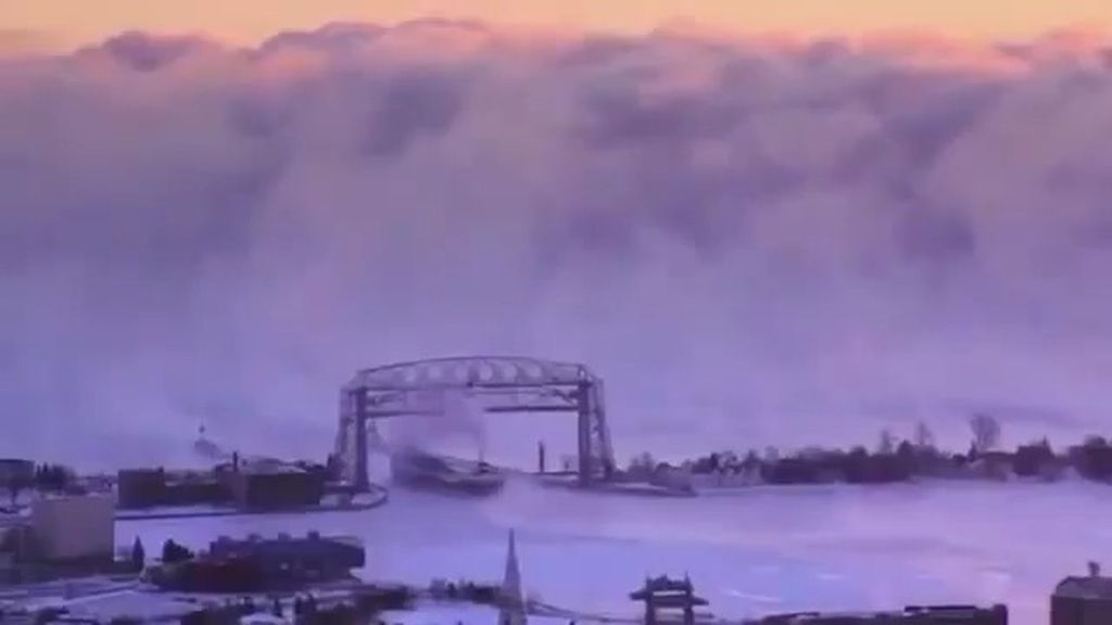 Un ‘timelapse’ muestra un enorme banco de niebla en el lago Superior de Minnesota