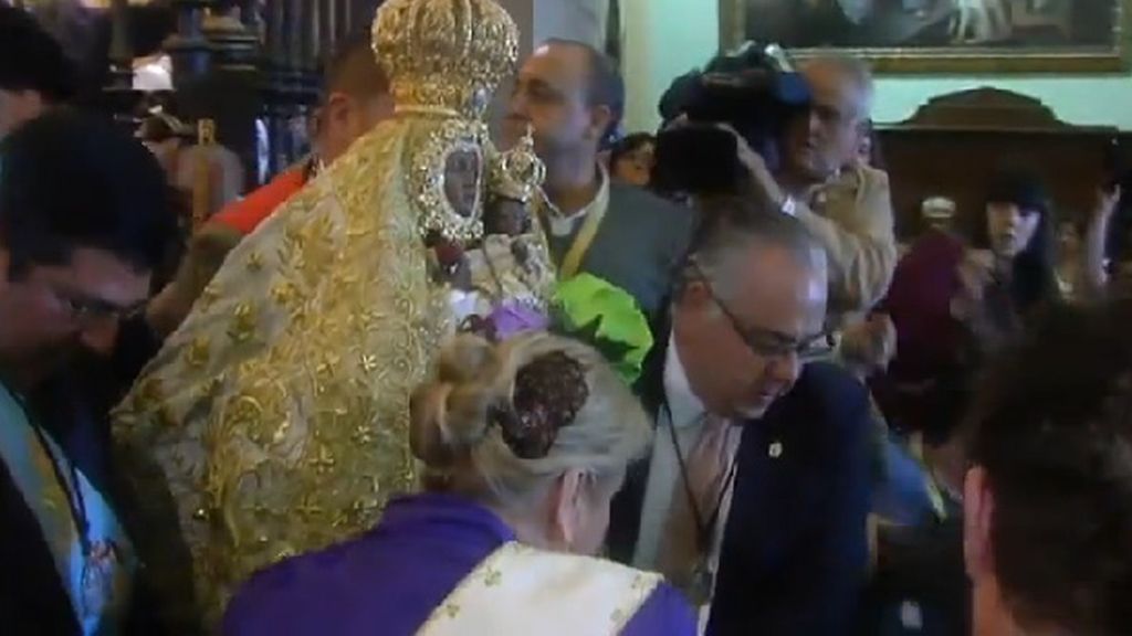 La "Morenita" deja su basílica ante medio millón de peregrinos de todas partes
