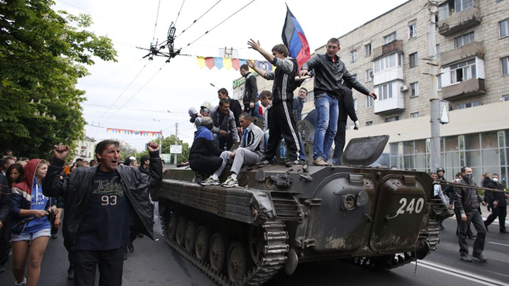 Tiroteos en la sede de la policía local de Mariupol, en el este de Ucrania
