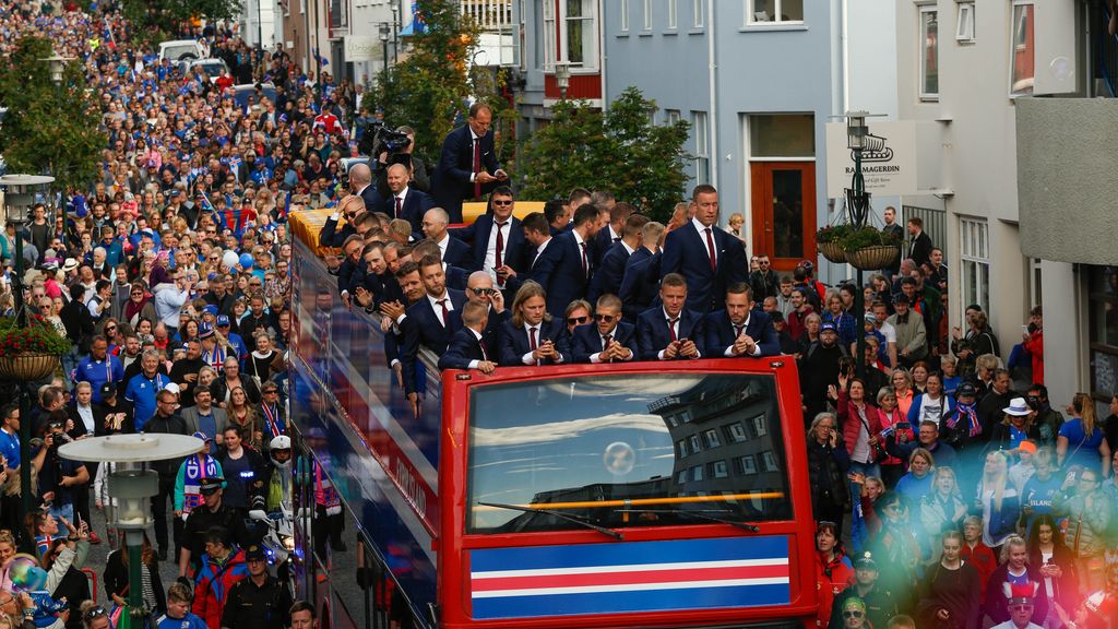 Los jugadores de Islandia, recibidos como héroes en Reykjavik