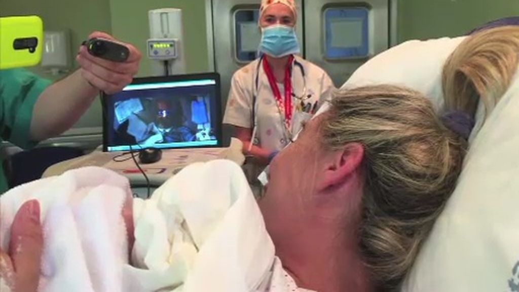 Un enfermo de ELA consigue ver el nacimiento de su hijo por Skype