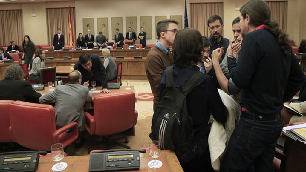 Así fue la negociación que dejó a Podemos fuera de la Mesa de la Diputación