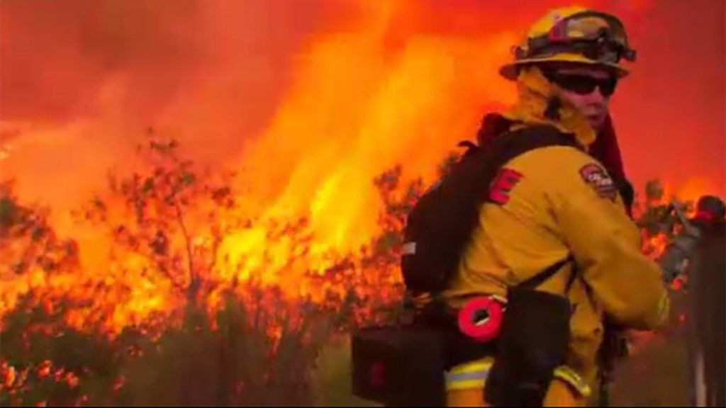El fuego arrasa el sur de California
