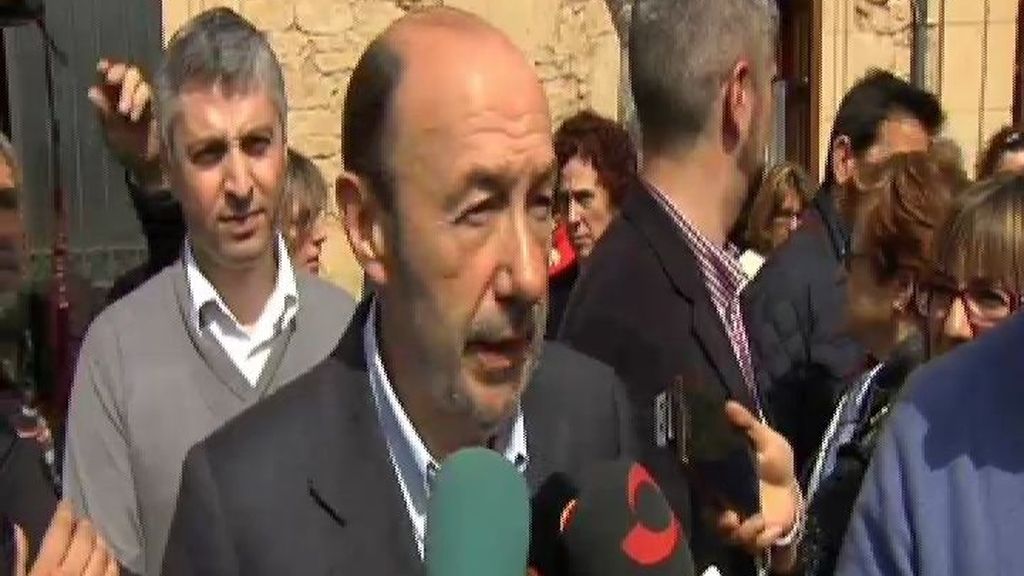 Rubalcaba transmite "la profunda tristeza de los socialistas"