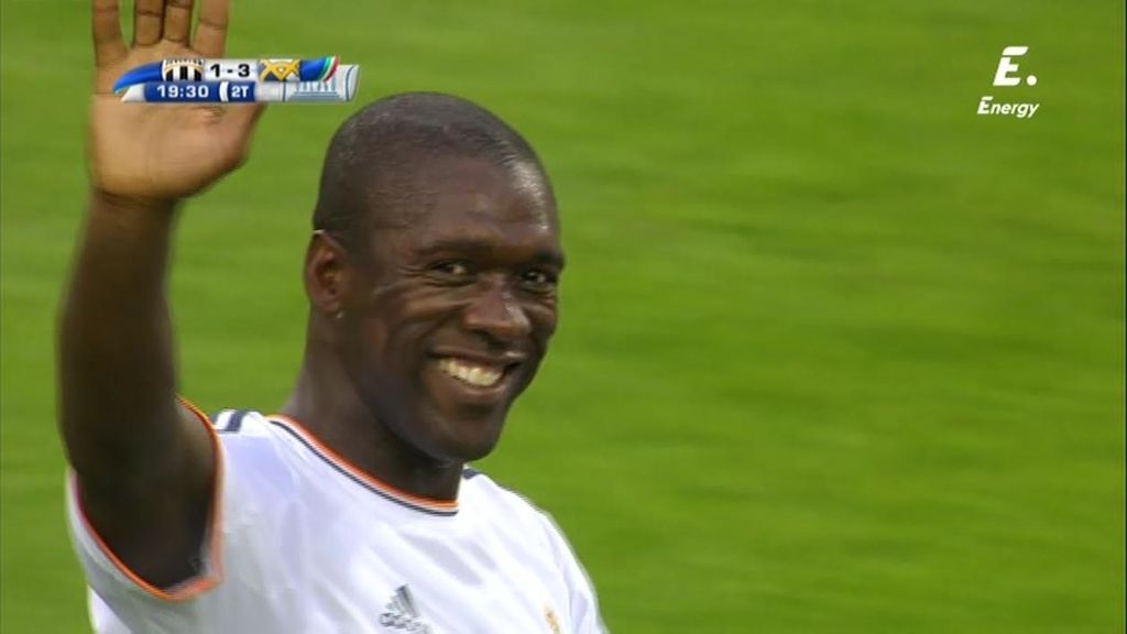Seedorf empalma una volea en la frontal y marca un golazo para recordar viejos tiempos Seedorf empalma una volea en la frontal y marca un golazo para recordar viejos tiempos