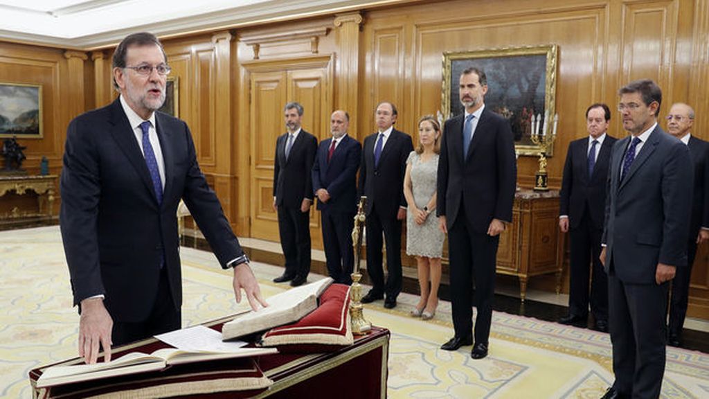 Rajoy jura el cargo y mantiene el secretismo ante el futuro Ejecutivo
