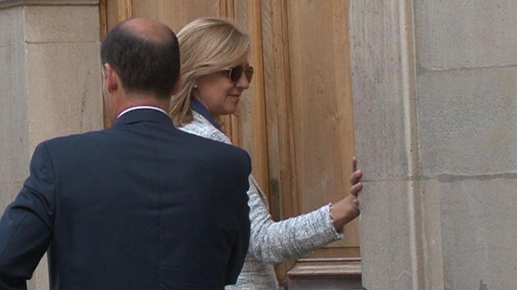 ¿La Infanta Cristina debe renunciar a sus derechos dinásticos?
