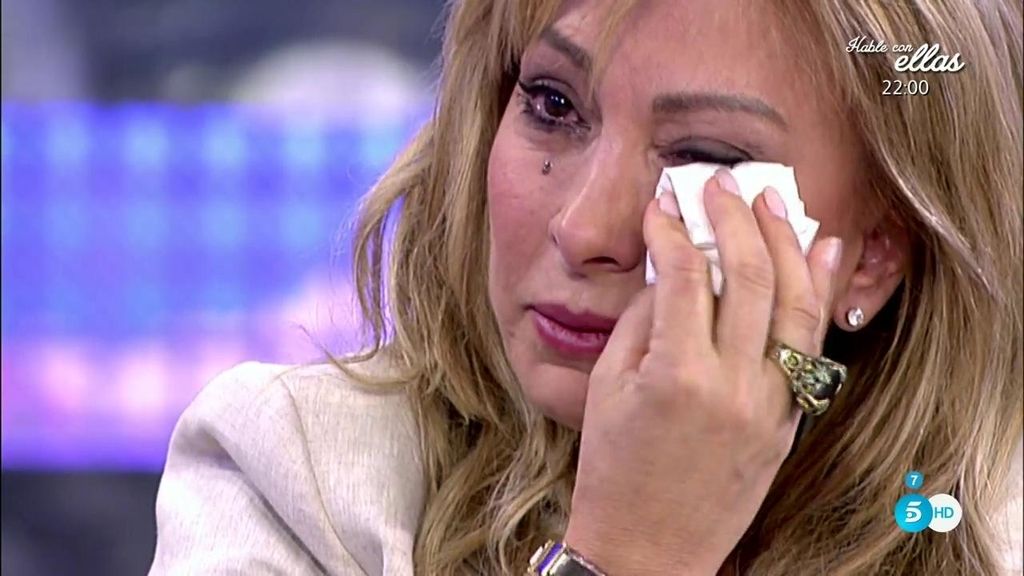 María de Mora rompe a llorar: “No estoy preparada para hablar ahora del tema”