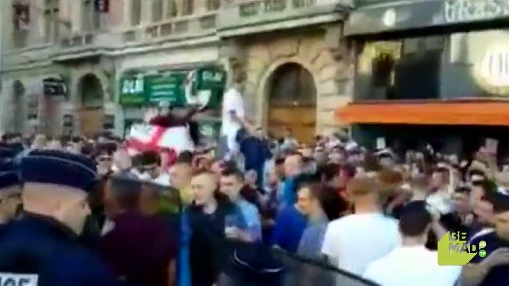 Tensión en el control policial a los aficionados ingleses en la ciudad de Lille