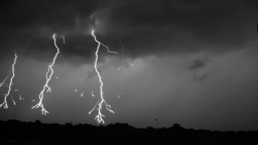 Disfruta de estas bellas imágenes de una tormenta a cámara muy lenta