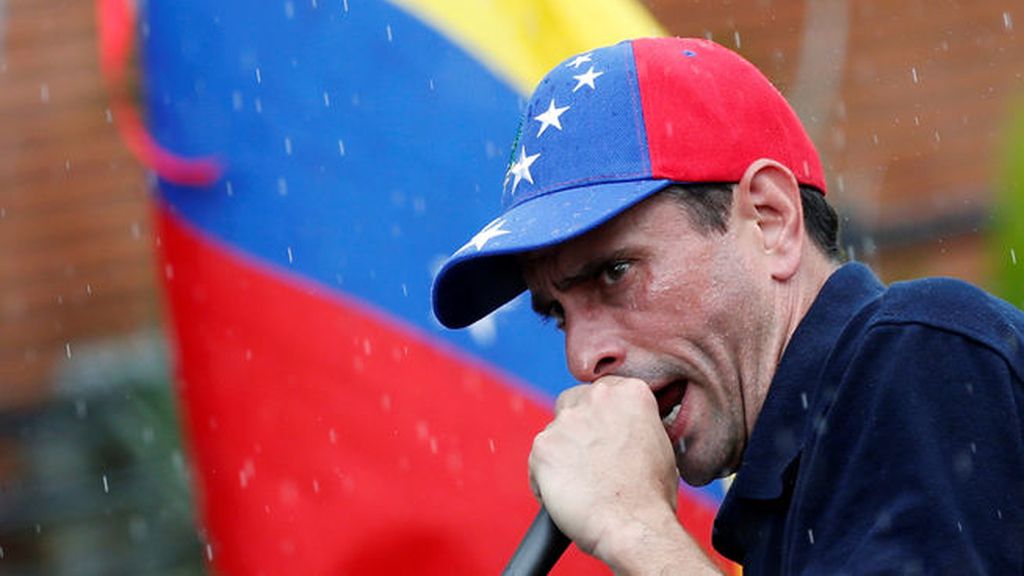 La oposición venezolana da un paso más para sacar a Maduro del poder