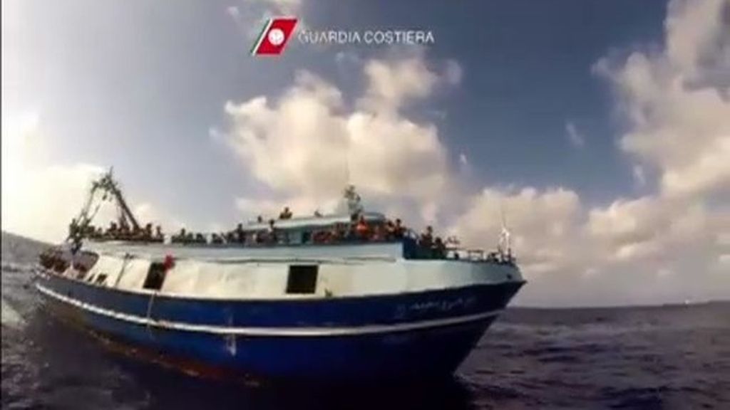 La marina italiana rescata a cientos de inmigrantes frente a las costas de Libia
