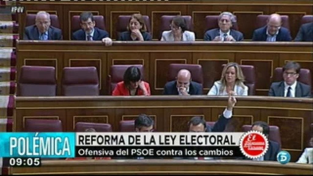 El PSOE anuncia una ofensiva a la reforma electoral del PP