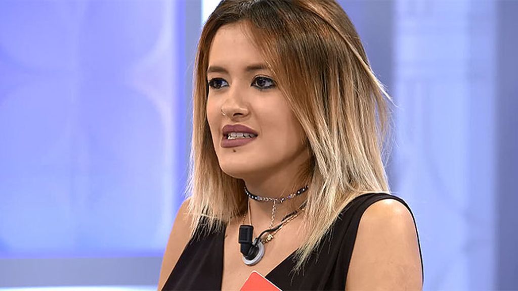 Ana: “Me he operado los pechos y mi padre todavía no lo sabe”