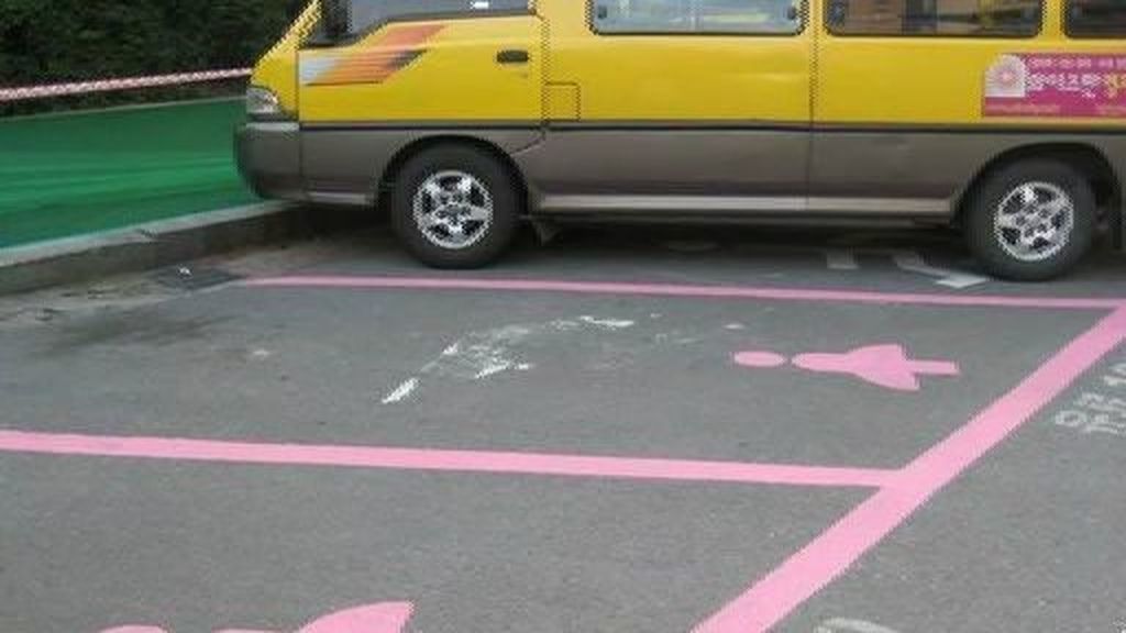 En Seúl habilitan aparcamientos especiales para mujeres