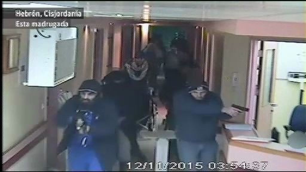 Agentes israelíes disfrazados secuestran a un palestino en un hospital de Hebrón