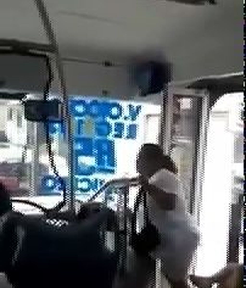 Una mujer golpea a un chófer en Cancún por imprudente