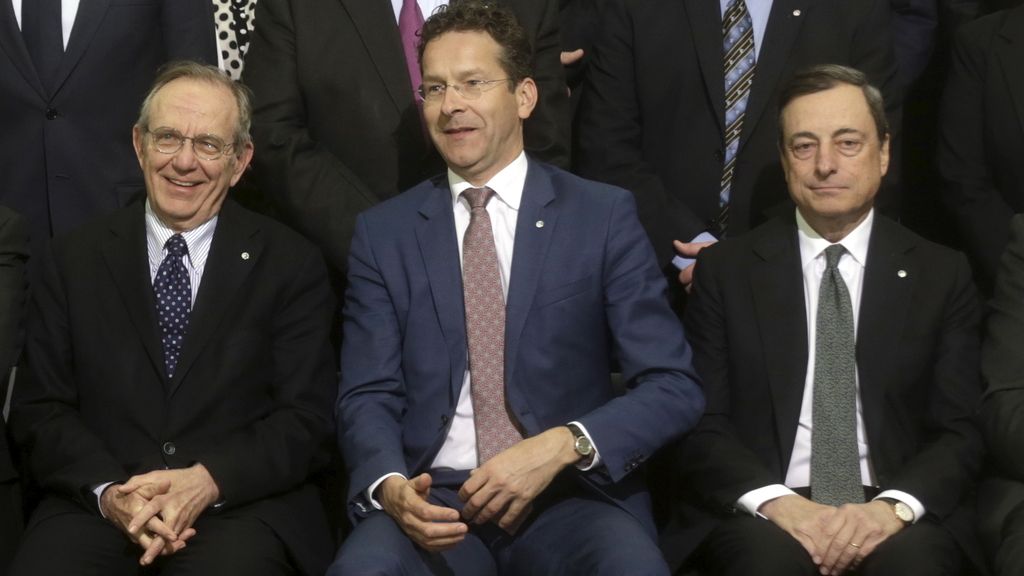 El Eurogrupo pide a Grecia con tono crítico que acelere el plan de reformas