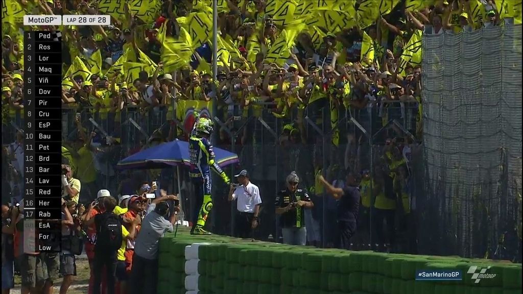 Misano se rinde a su ídolo ¡el baño de multitudes de Rossi!