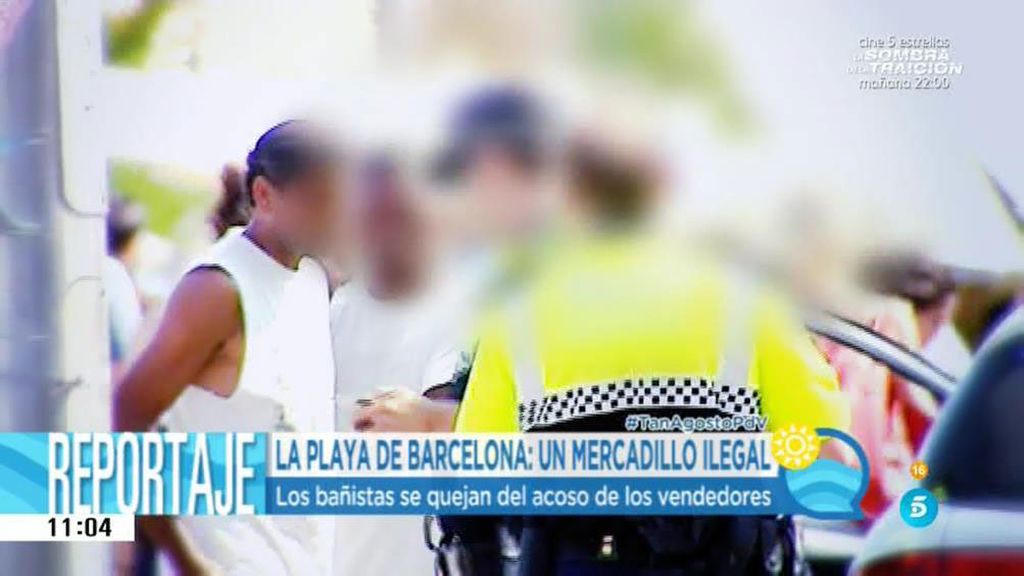 Noventa policías tratan de evitar la venta ambulante en la playa de la Barceloneta