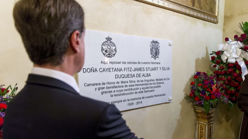 Doña Cayetana descansa ya en la capilla de la Hermandad del Cristo de los Gitanos