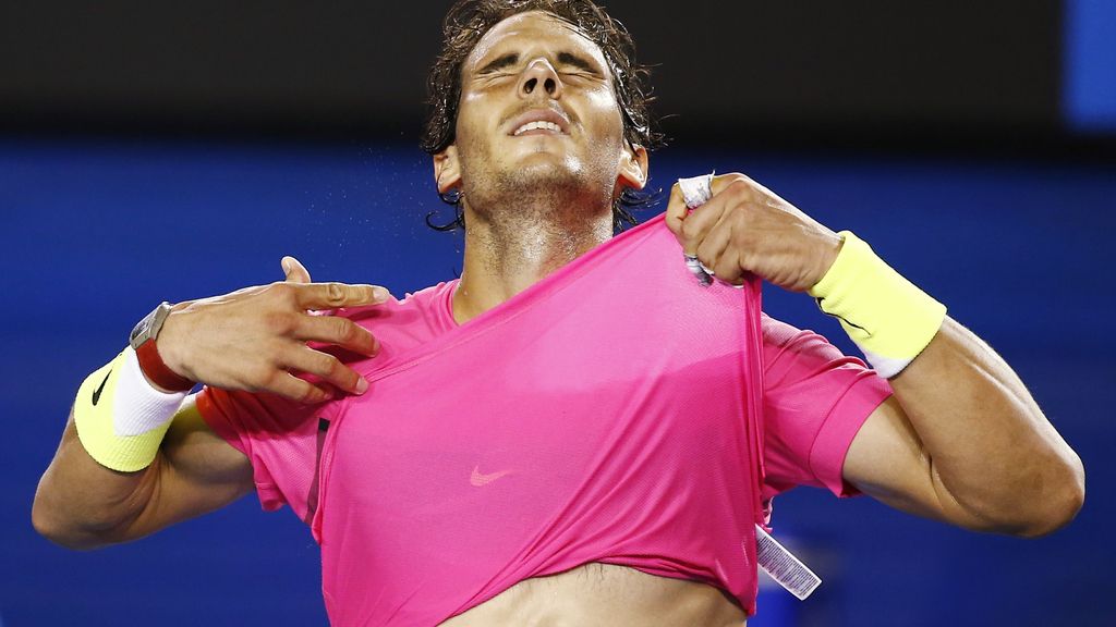 Rafa Nadal, deshidratado y con vómitos, gana a la heroica en el Open de Australia