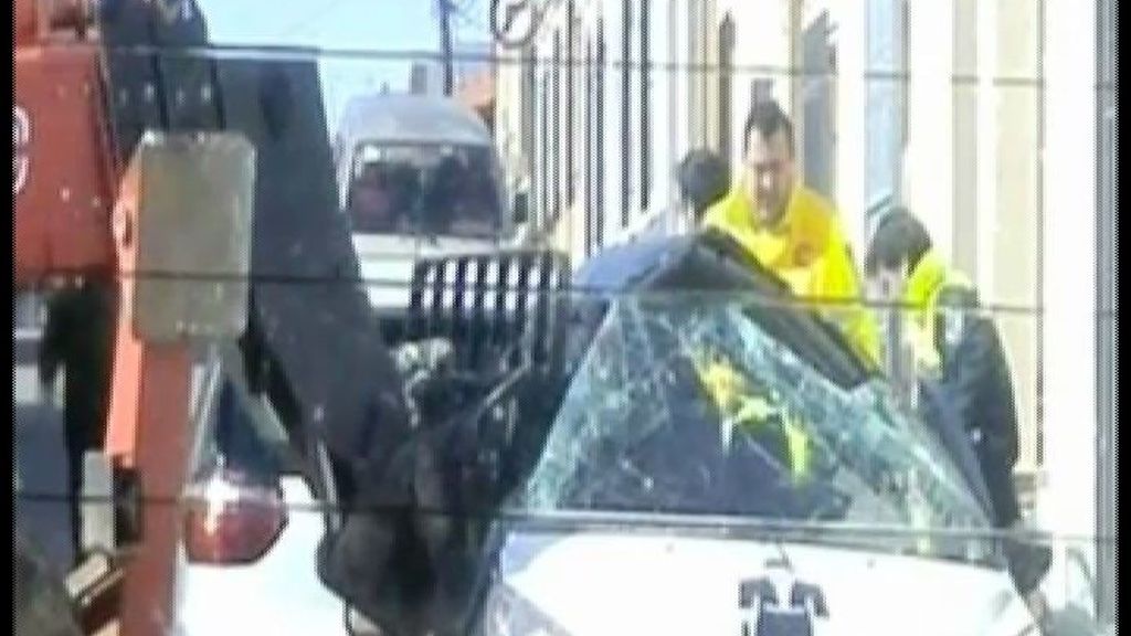 Un moroso embiste con un toro mecánico al cobrador del frac