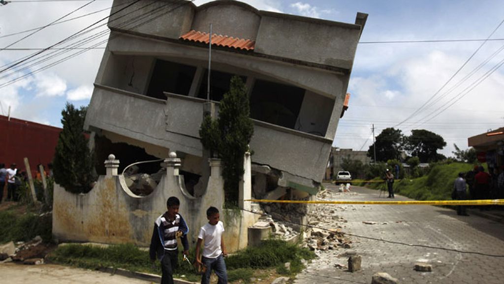 Tres muertos y graves destrozos en Guatemala por el terremoto que sacudió México