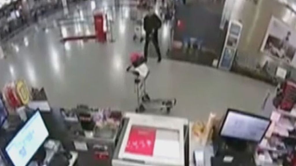 Las cámaras de seguridad del aeropuerto desvelan más detalles sobre el atentado