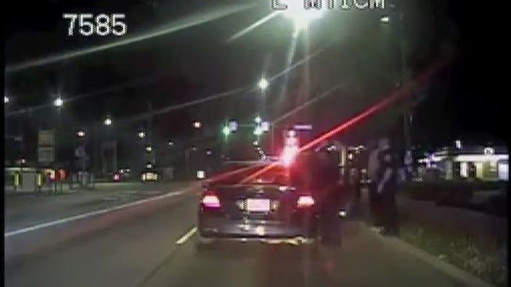 Da a luz en su coche con ayuda del policía que les paró por exceso de velocidad