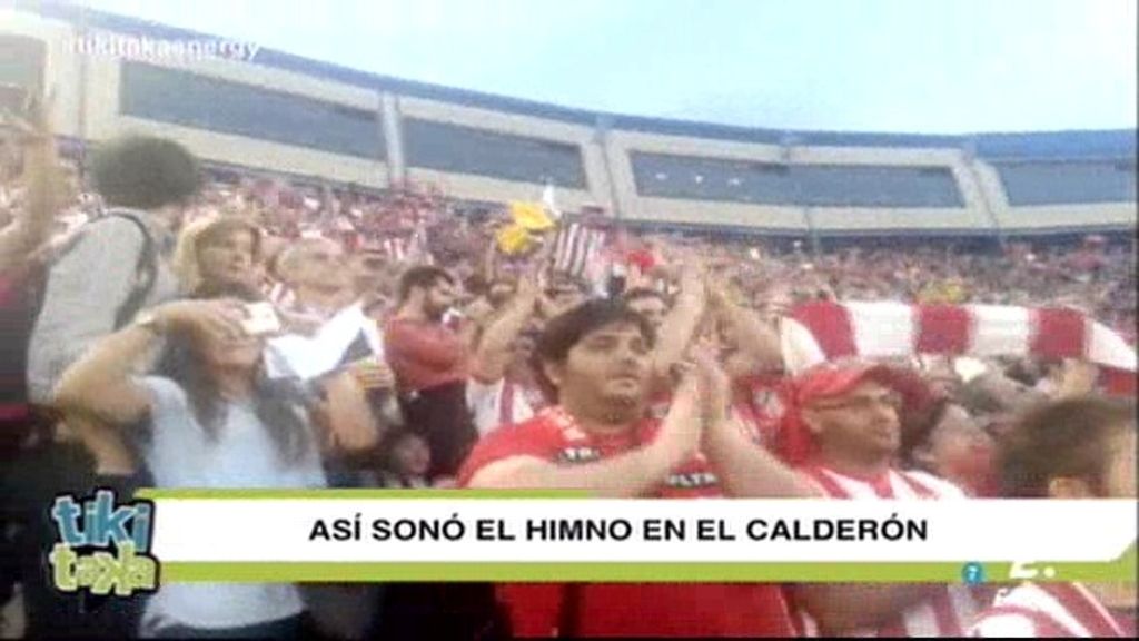 Así cantó el Calderón el himno del Atlético