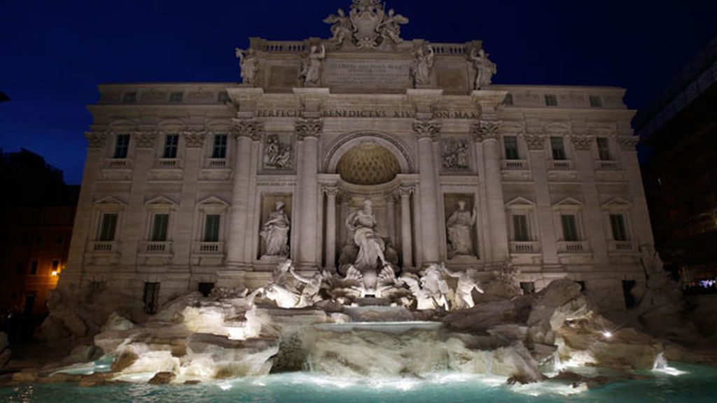 La Fontana de Trevi vuelve a ser la hucha más famosa de Italia