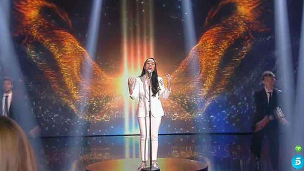 Dianne Jacobs despliega su torrente vocal con ‘Rise like a phoenix’