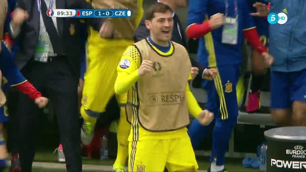 Así celebró Casillas el gol de la Roja: el capitán da ejemplo pese a no ser titular