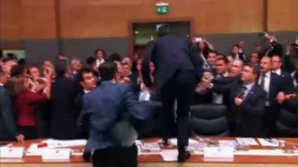Espectacular pelea en el parlamento turco