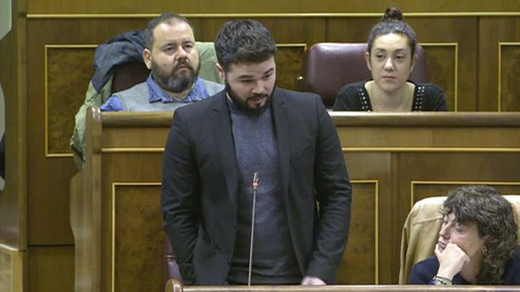 Rufián a Cospedal: “Diga a la gente que coma balas y que duerma en tanques”