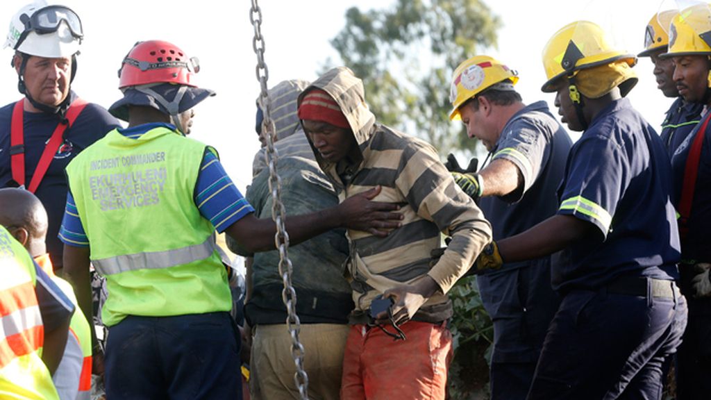 Los mineros atrapados de Johannesburgo no quieren ser rescatados