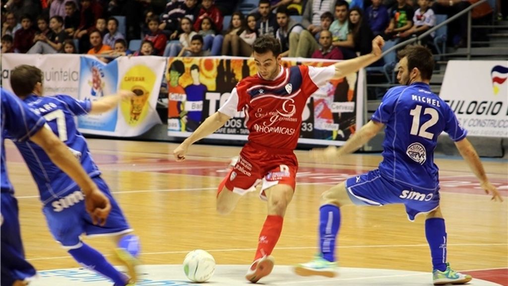 Peñíscola saca los tres puntos ante el Santiago Futsal (1-5)