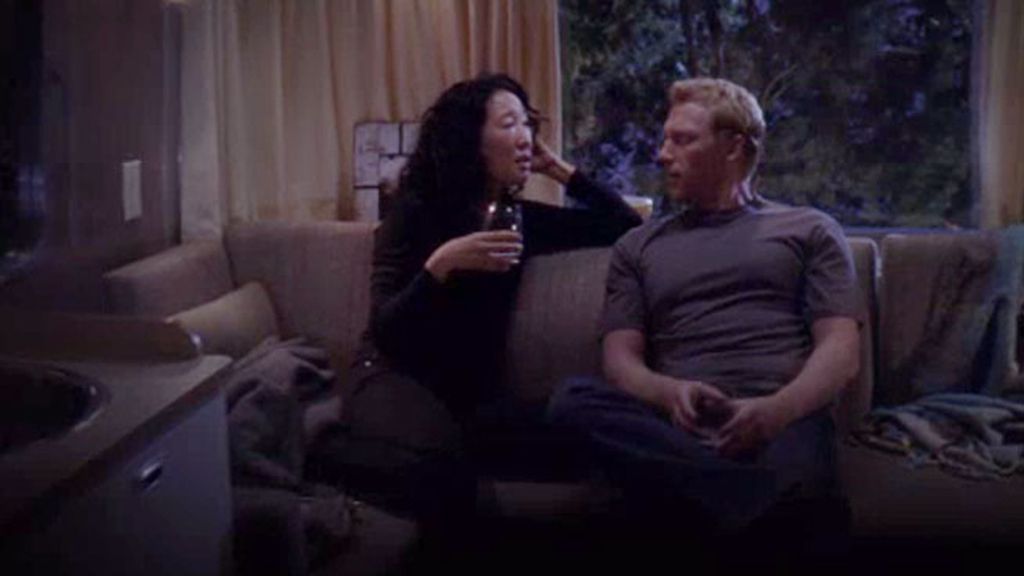 Cristina y Hunt hablan en la carabana