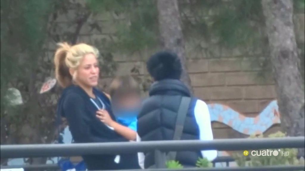 Shakira se monta un grupo de mamis en el colegio de su hijo Milan